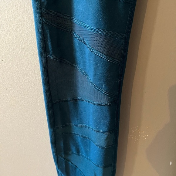 Lululemon Athletica Teal Mesh Cutout High Rise Leggings - Picture 4 of 6